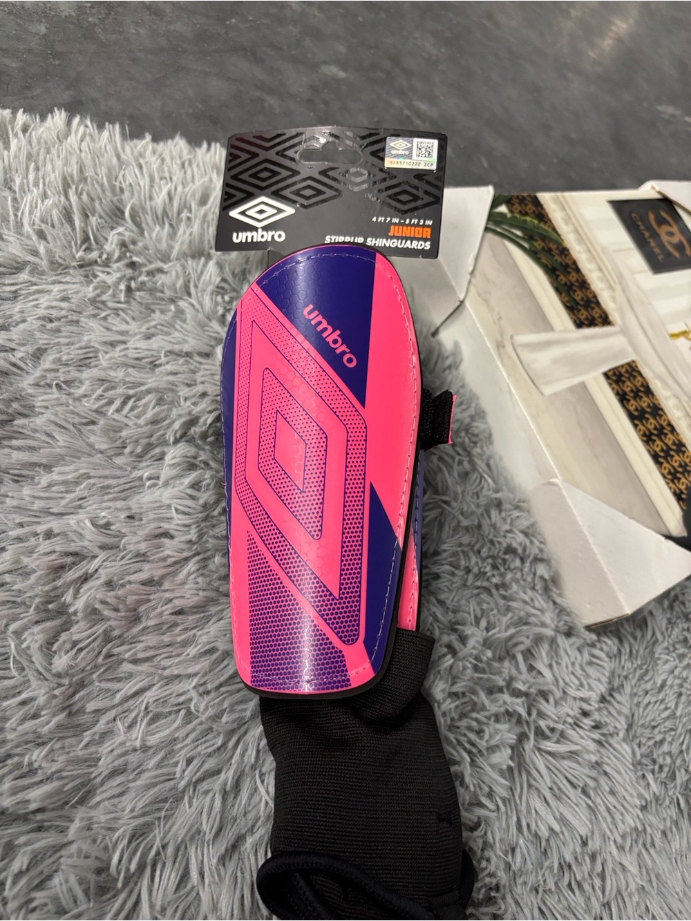 NWT Umbro Black Stirrup Shin Guard Sleeves with Neon Pink Purple Accents Junior - Picture 16 of 16
